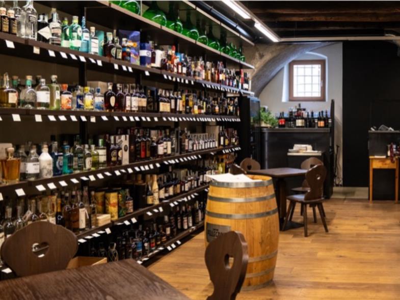 Enoteca Gandolfi: dove il vino incontra la storia di Bolzano